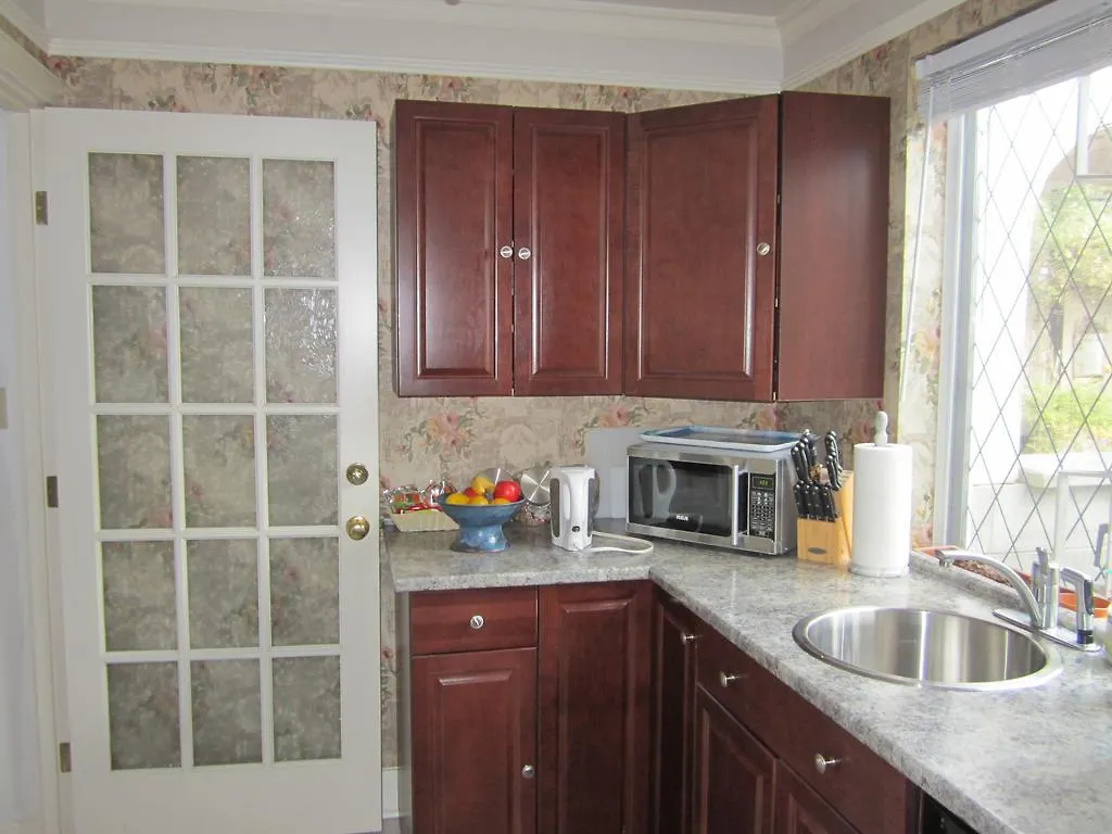 Heathergate Cottage And Suites Victoria 4*,